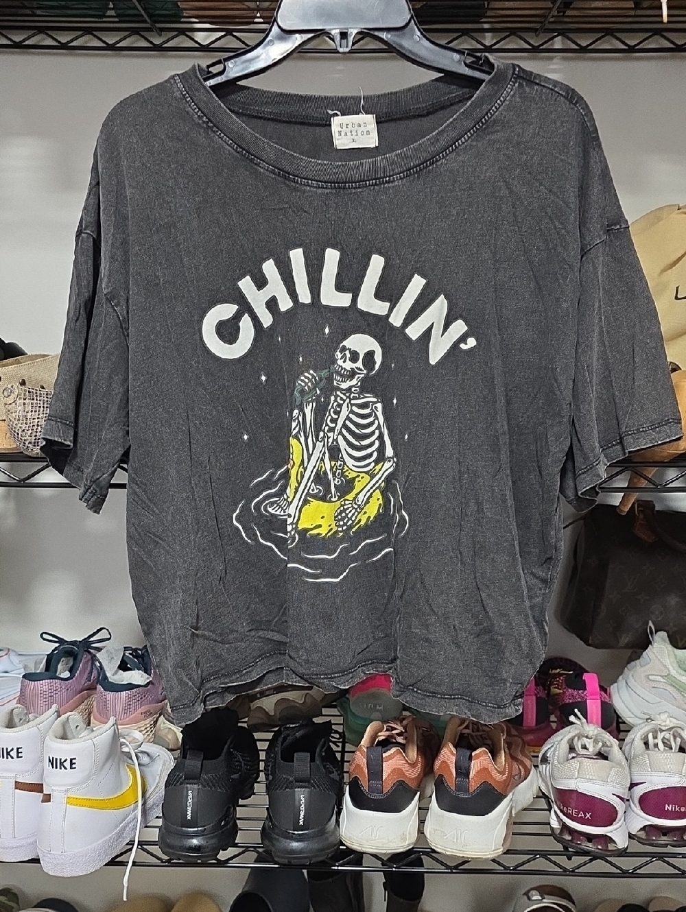 Urban Nation 'Chillin'' Black Graphic Short Sleeve Tee